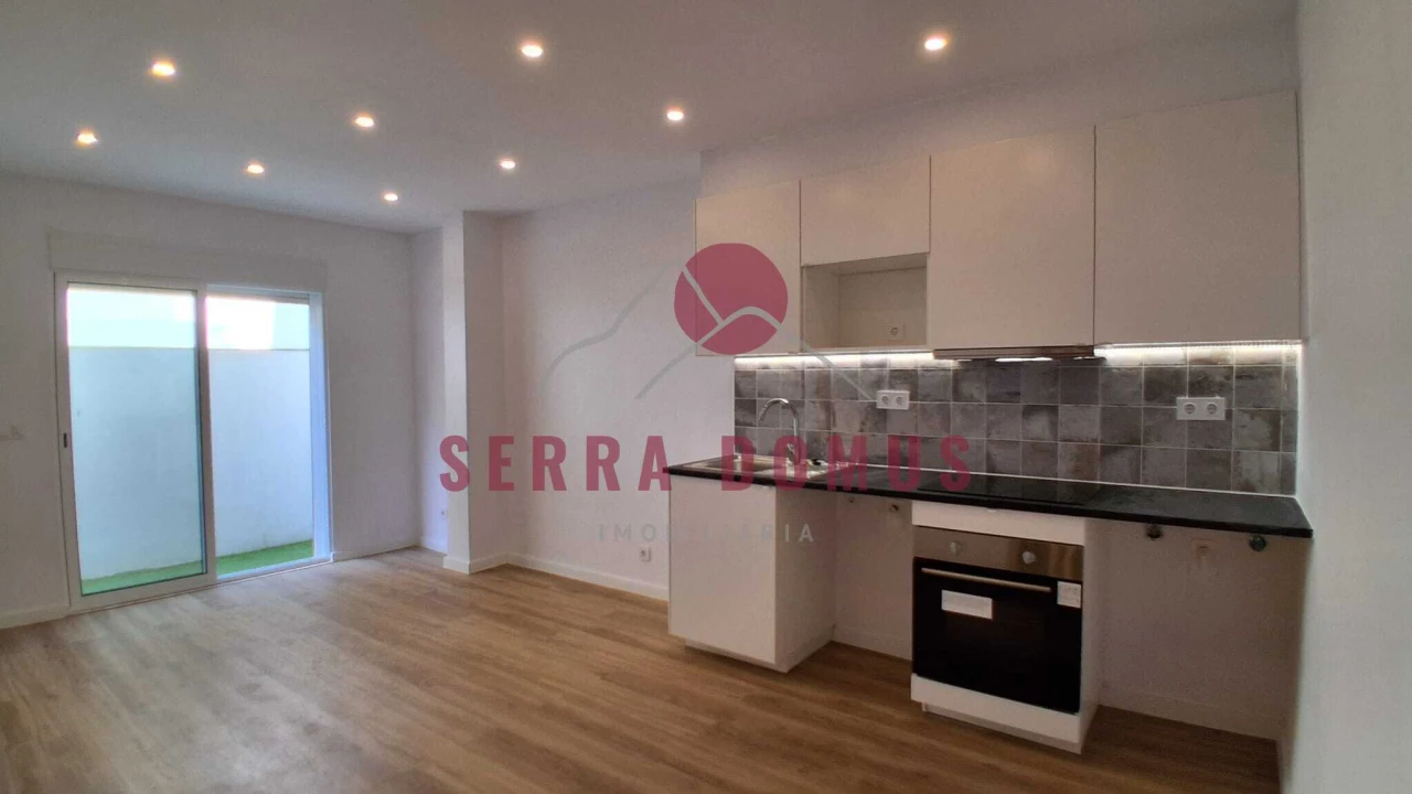 Apartamento T1 para Venda em Sacavém e Prior Velho Foto 1