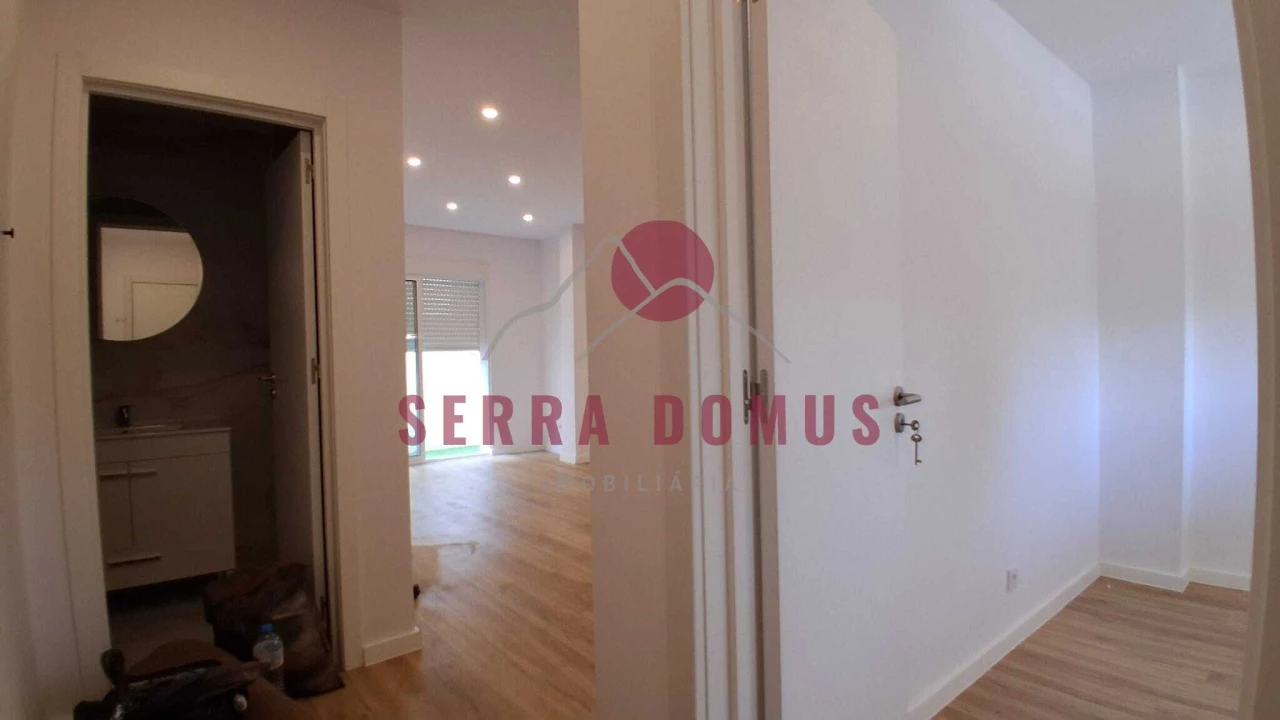 Apartamento T1 para Venda em Sacavém e Prior Velho Foto 11