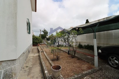 Moradia T2 para Venda em Alvalade