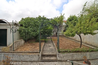 Moradia T2 para Venda em Alvalade