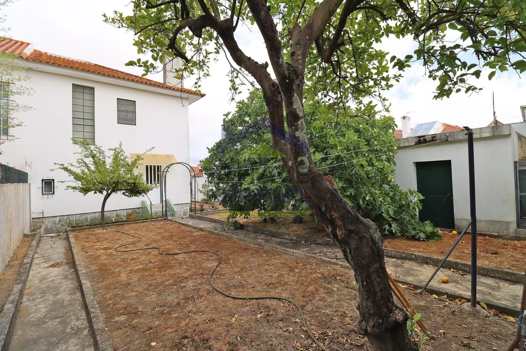 Moradia T2 para Venda em Alvalade Foto 11