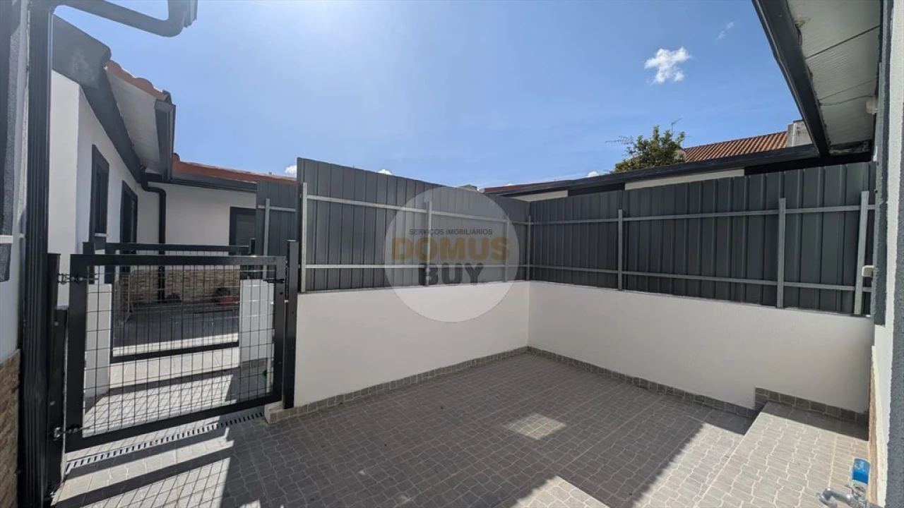 Moradia T3 para Venda em Baixa da Banheira e Vale da Amoreira Foto 2