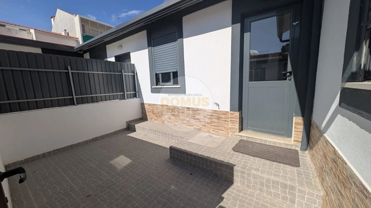 Moradia T3 para Venda em Baixa da Banheira e Vale da Amoreira Foto 1