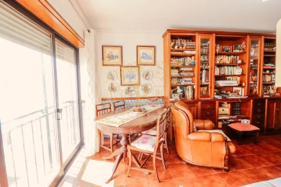 Apartamento T1 para Venda em Sesimbra (Santiago)