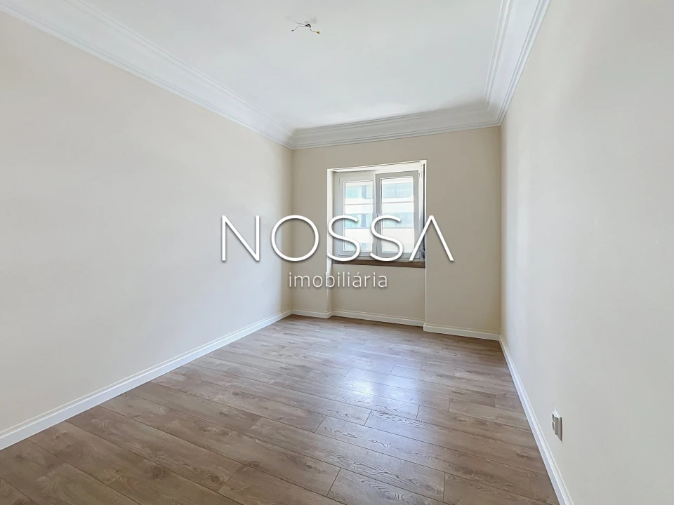 Apartamento T4 para Venda em Campolide Foto 6