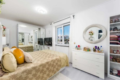 Apartamento T3 para Venda em Ramada e Caneças