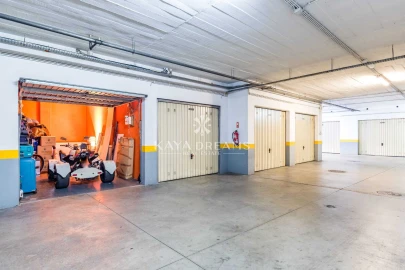 Apartamento T3 para Venda em Ramada e Caneças