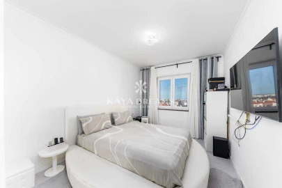 Apartamento T3 para Venda em Ramada e Caneças