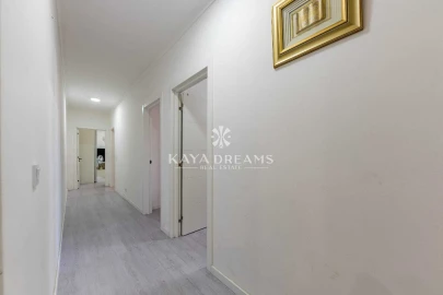 Apartamento T3 para Venda em Ramada e Caneças