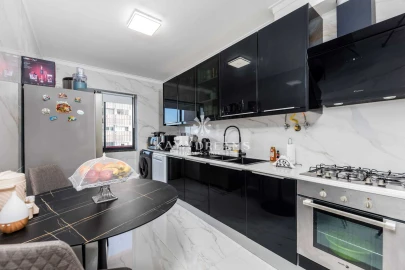 Apartamento T3 para Venda em Ramada e Caneças
