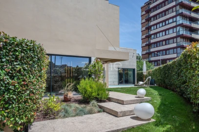 Moradia T5 para Arrendamento em Lordelo do Ouro e Massarelos