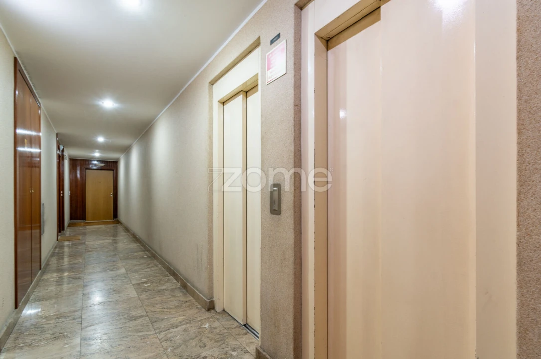 Apartamento T4 para Venda em Aguas Santas Foto 5