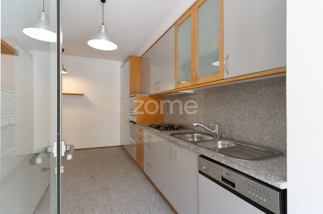 Apartamento T1 para Arrendamento em Lordelo do Ouro e Massarelos Foto 9