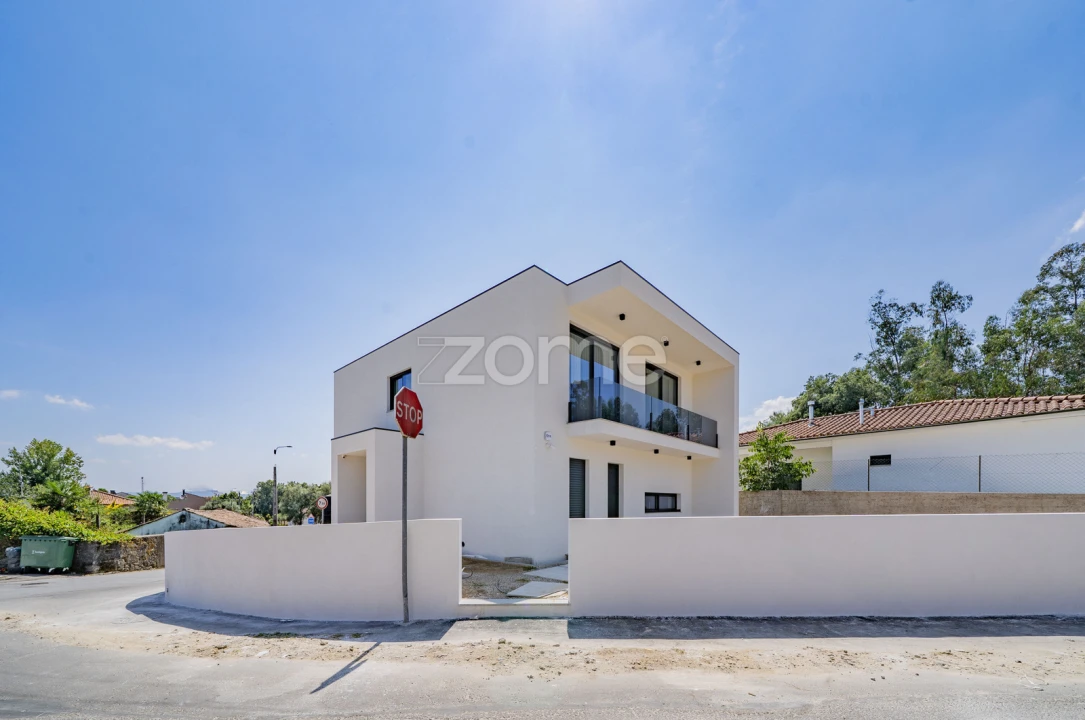 Moradia T3 para Venda em Vila de Prado Foto 32