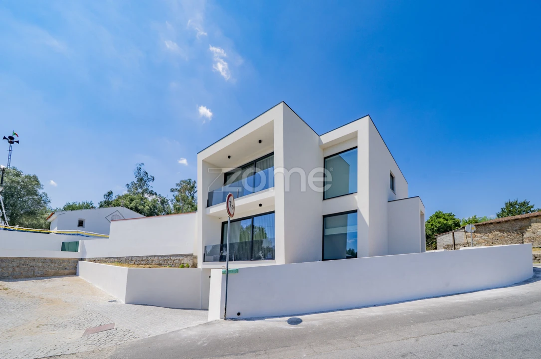 Moradia T3 para Venda em Vila de Prado Foto 1