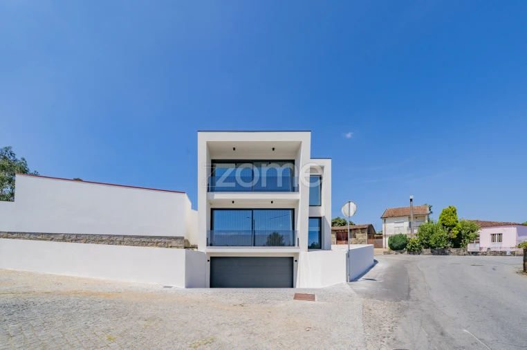 Moradia T3 para Venda em Vila de Prado Foto 2