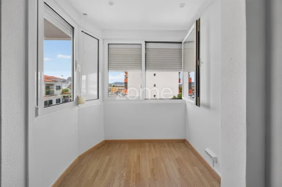Apartamento T2 para Venda em Loures