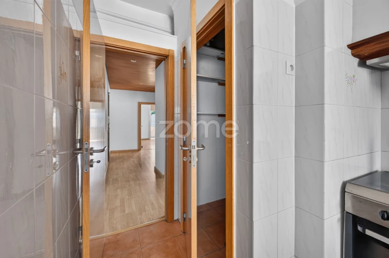 Apartamento T2 para Venda em Loures Foto 13