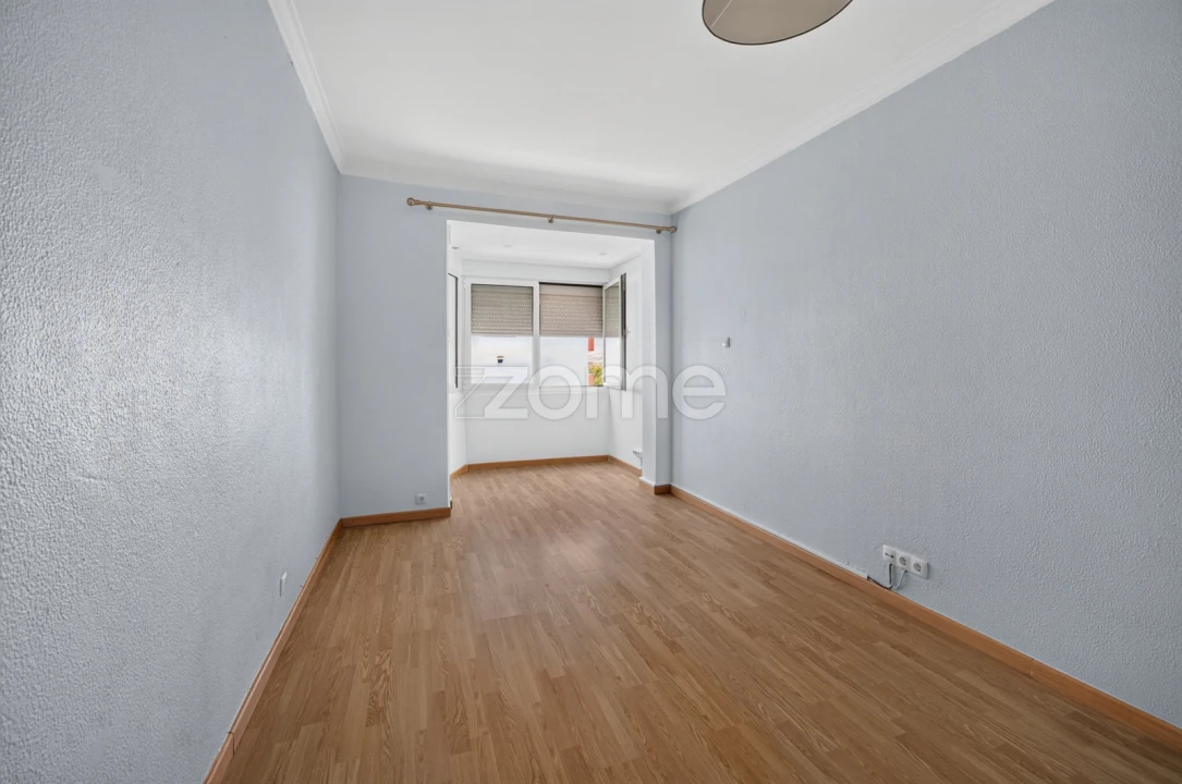 Apartamento T2 para Venda em Loures Foto 3