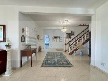 Moradia T5 para Venda em Loule (São Sebastião)