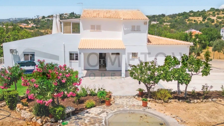 Moradia T5 para Venda em Loule (São Sebastião)