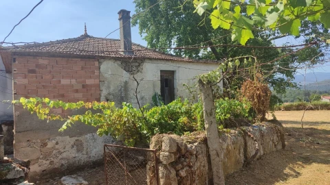 Moradia T2 para Venda em Prado e Remoães