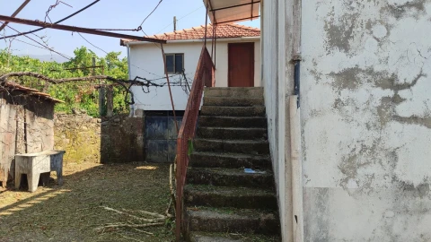 Moradia T3 para Venda em Prado e Remoães