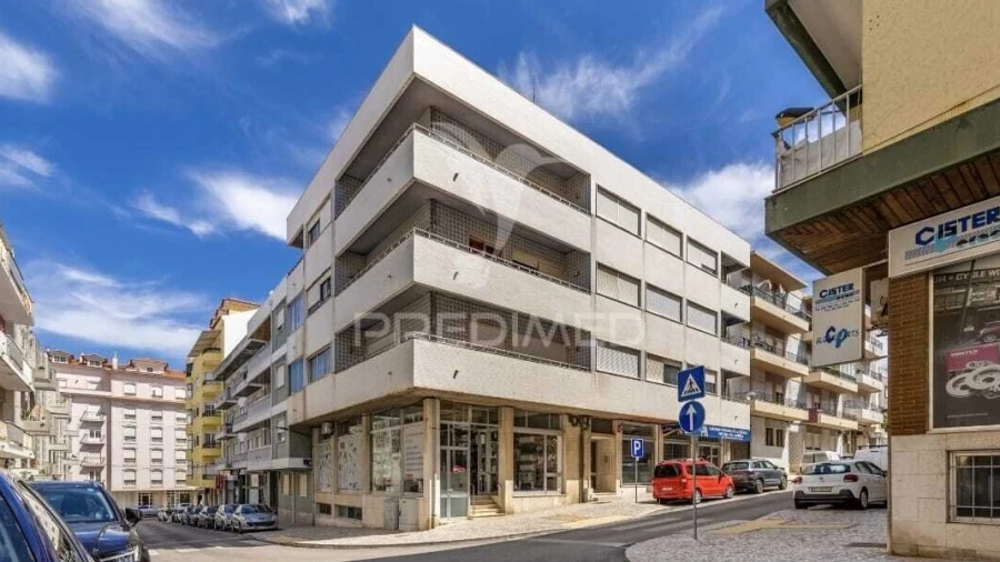 Apartamento T4 para Venda em Alcobaça e Vestiaria