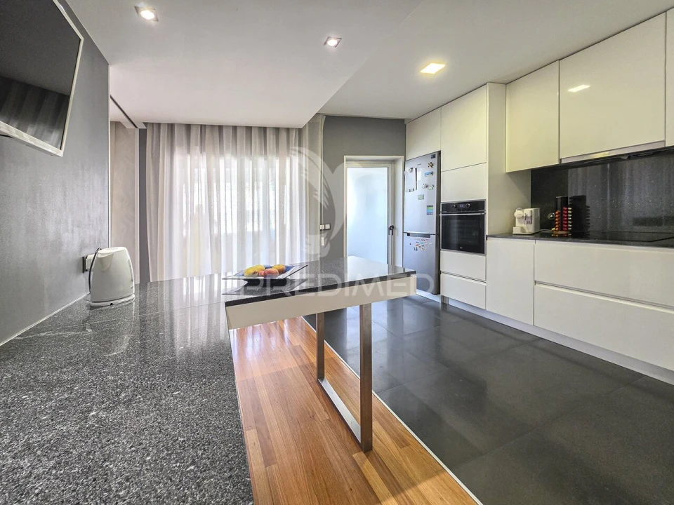 Apartamento T2 para Venda em Urgezes Foto 13