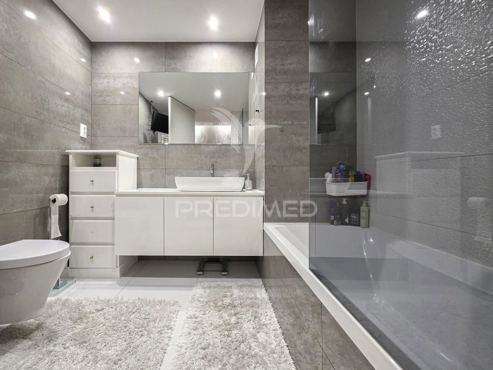 Apartamento T2 para Venda em Urgezes Foto 18