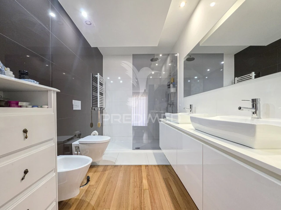 Apartamento T2 para Venda em Urgezes Foto 21