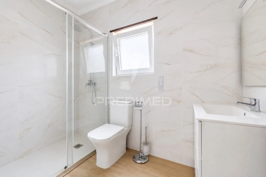 Apartamento T2 para Venda em Alcobaça e Vestiaria Foto 11