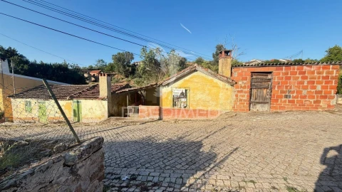 Moradia T6 para Venda em Avantos e Romeu