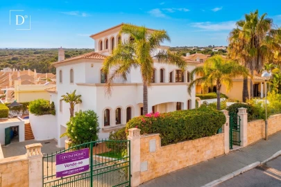 Moradia T4 para Venda em Albufeira e Olhos de Água