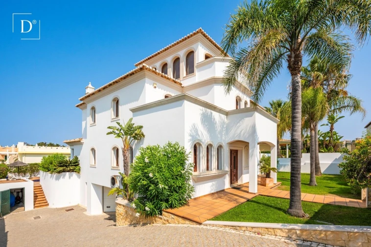 Moradia T4 para Venda em Albufeira e Olhos de Água Foto 3