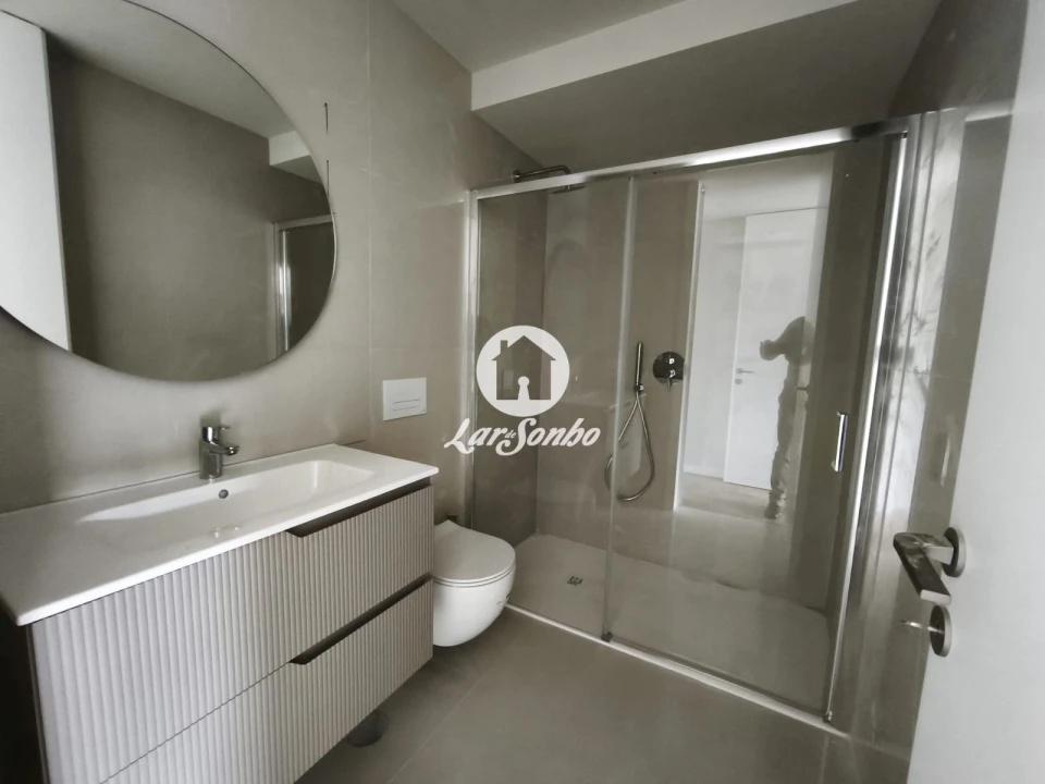 Apartamento T4 para Venda em Arcozelo Foto 4