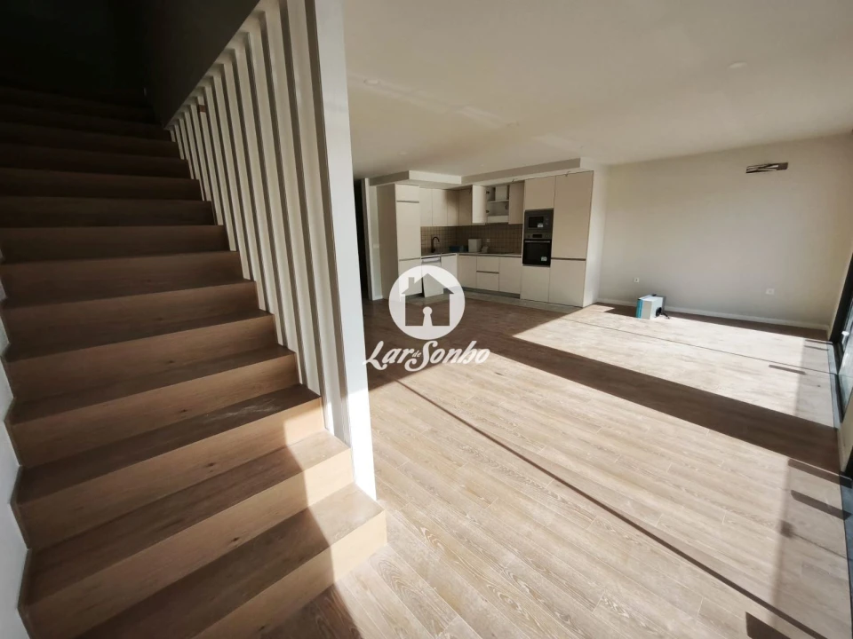 Apartamento T4 para Venda em Arcozelo Foto 9