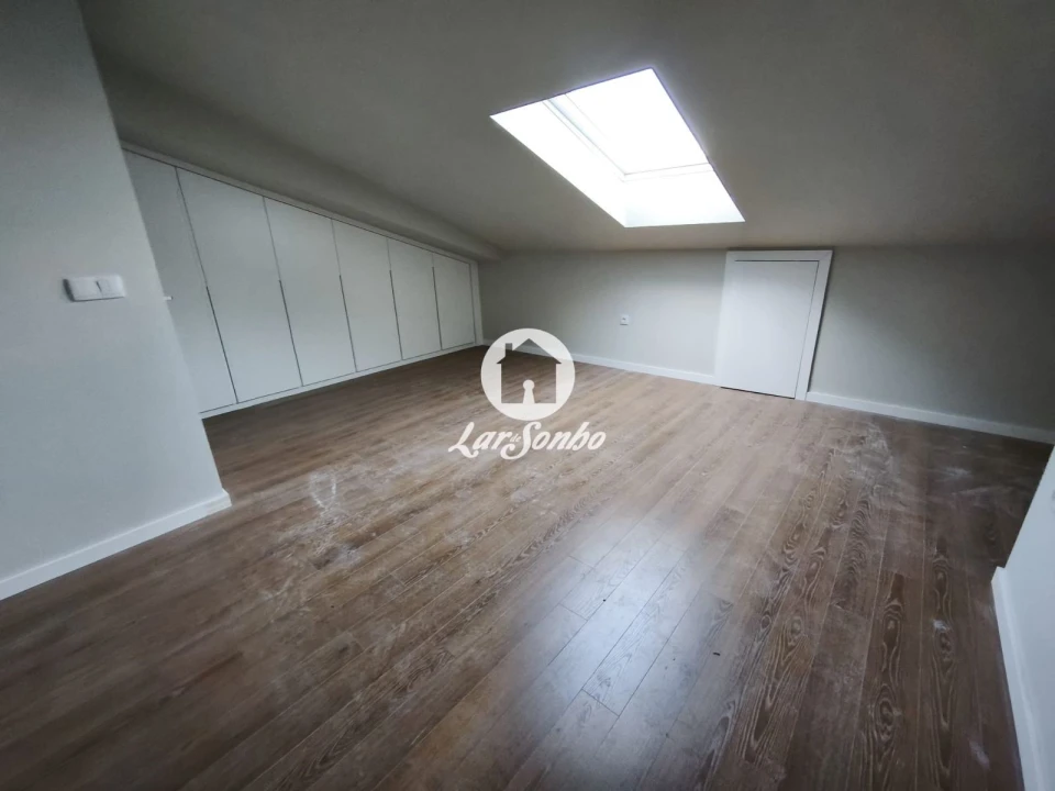 Apartamento T4 para Venda em Arcozelo Foto 11