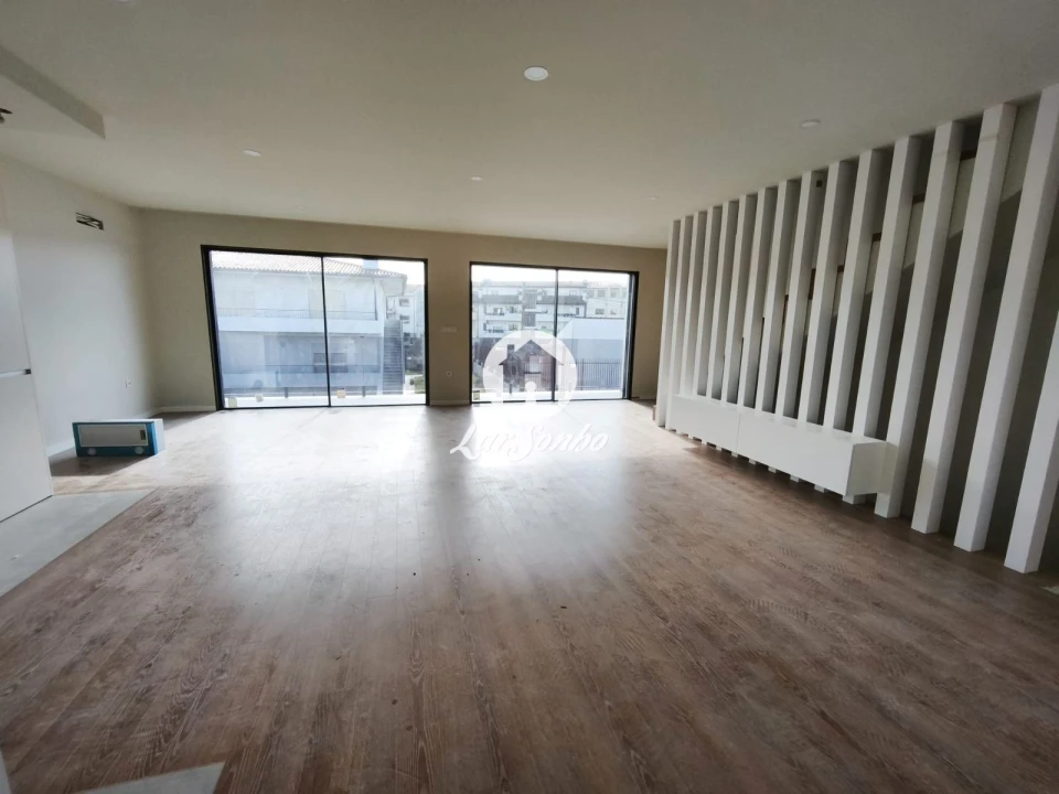 Apartamento T4 para Venda em Arcozelo Foto 5