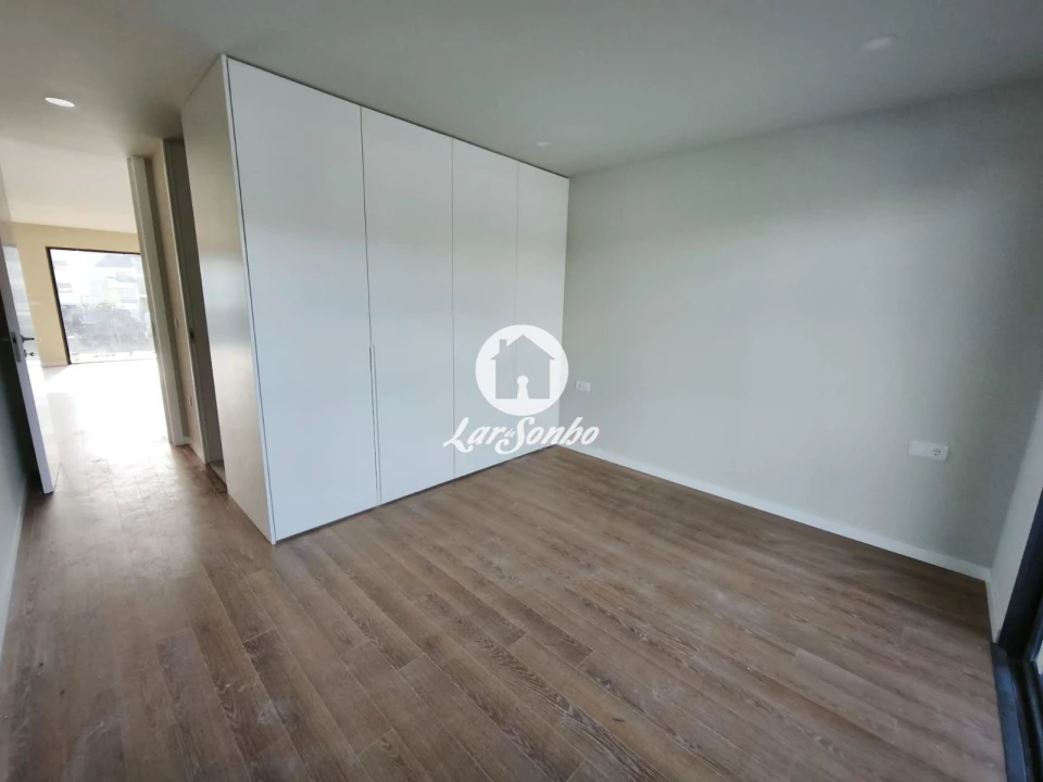 Apartamento T4 para Venda em Arcozelo Foto 7
