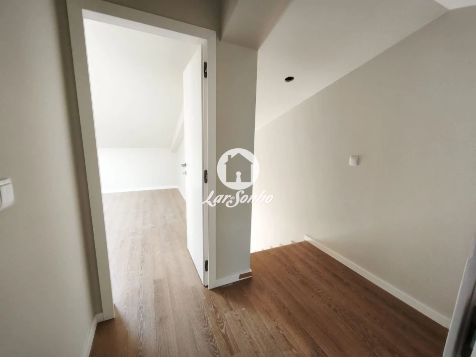 Apartamento T4 para Venda em Arcozelo Foto 11