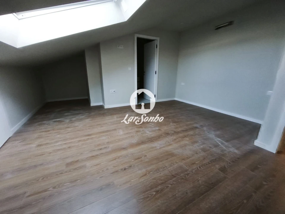Apartamento T4 para Venda em Arcozelo Foto 13