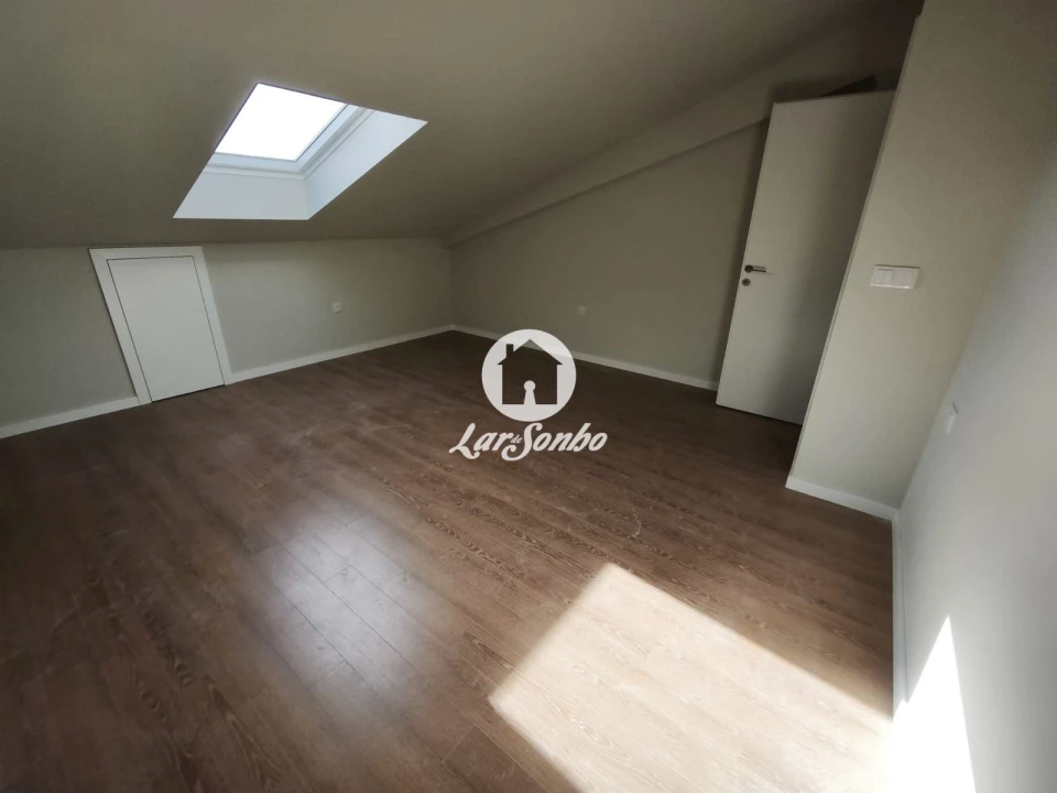 Apartamento T4 para Venda em Arcozelo Foto 16