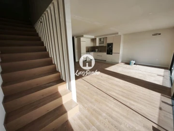 Apartamento T4 para Venda em Arcozelo
