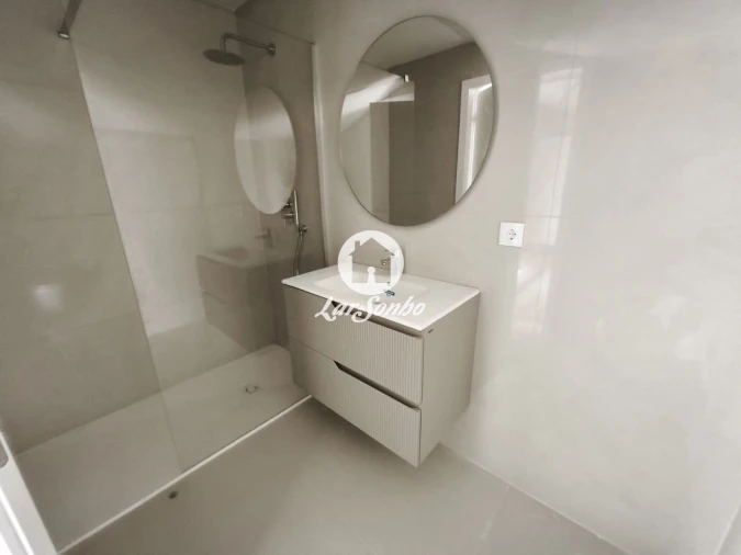 Apartamento T4 para Venda em Arcozelo Foto 6