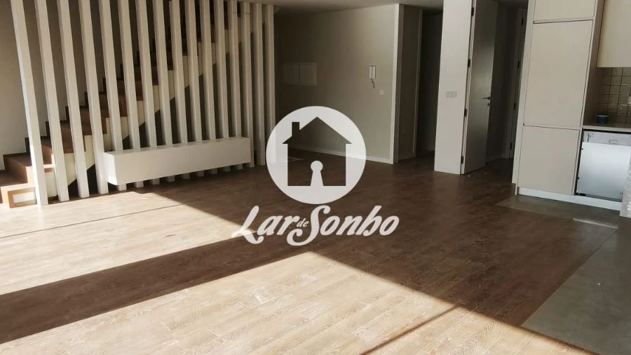 Apartamento T4 para Venda em Arcozelo