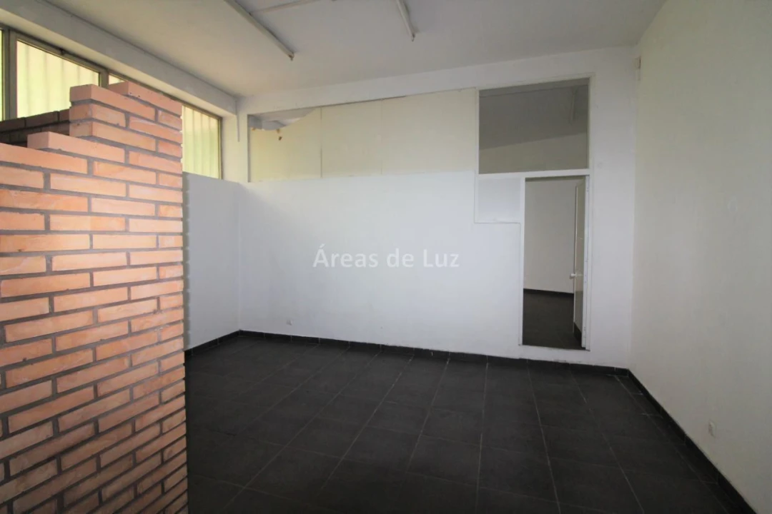 Loja para Arrendamento em Leiria, Pousos, Barreira e Cortes Foto 3