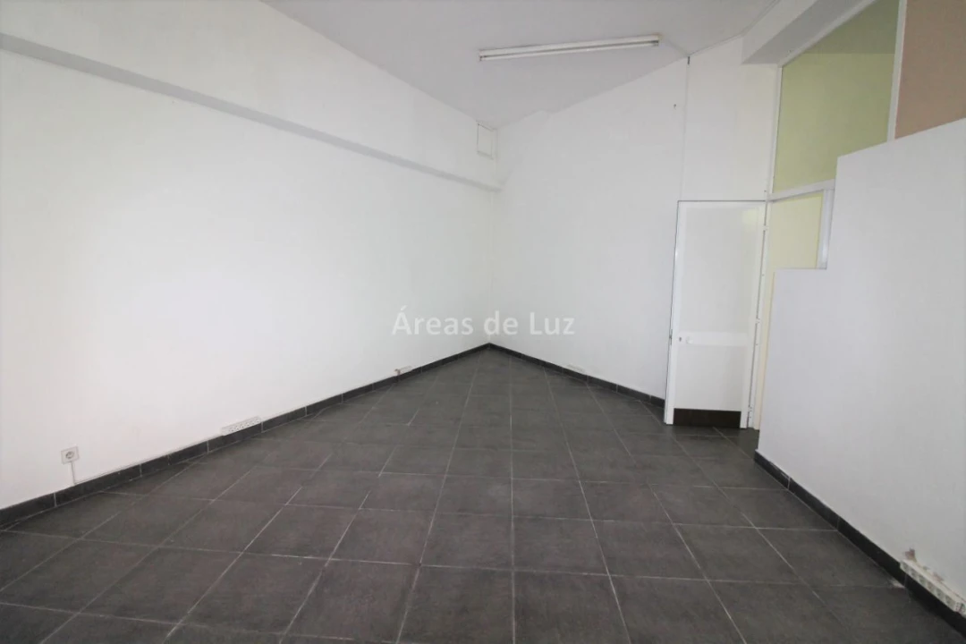 Loja para Arrendamento em Leiria, Pousos, Barreira e Cortes Foto 4