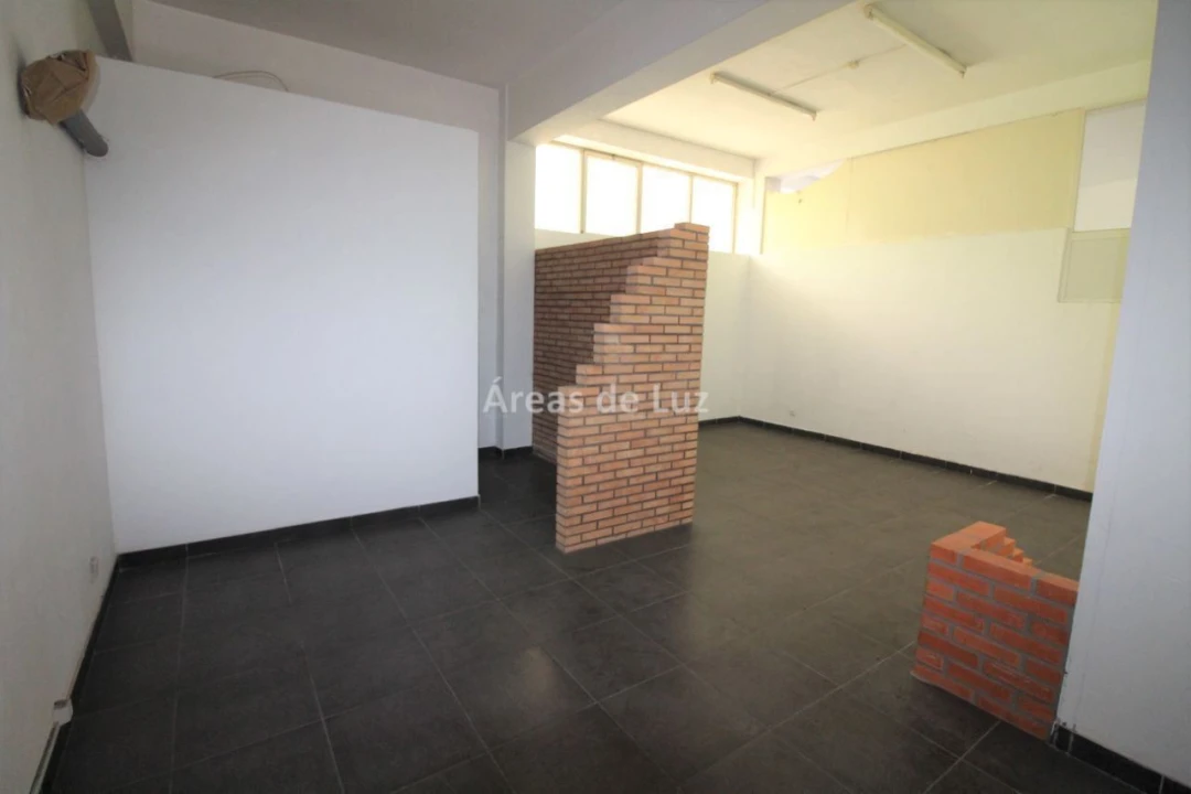 Loja para Arrendamento em Leiria, Pousos, Barreira e Cortes Foto 5