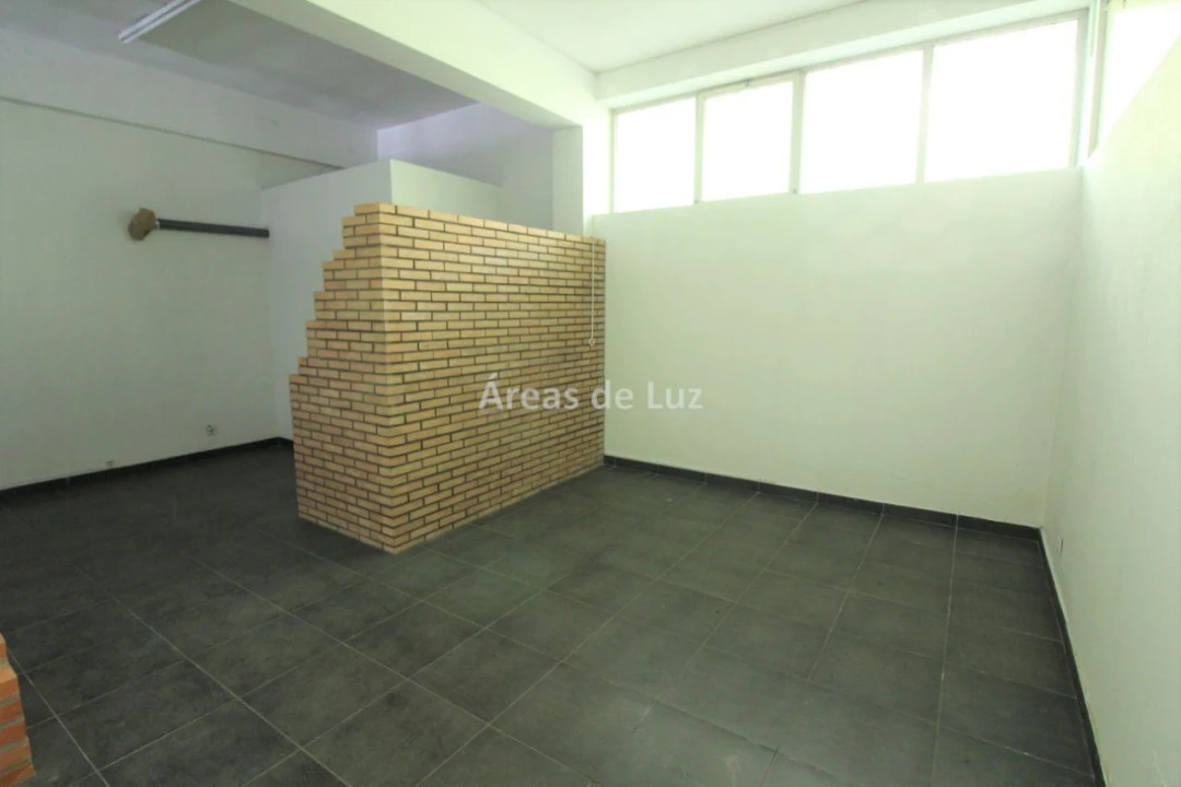 Loja para Arrendamento em Leiria, Pousos, Barreira e Cortes Foto 6